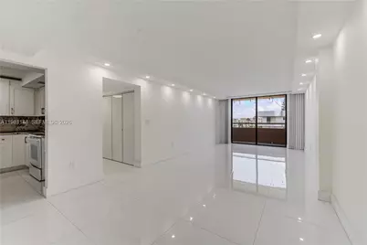8101 Byron Ave #509, Miami Beach, FL 33141 - Photo 3