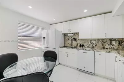 8101 Byron Ave #509, Miami Beach, FL 33141 - Photo 17
