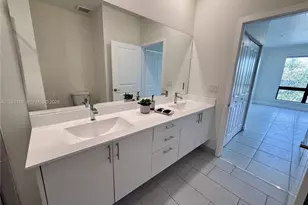 8001 NW 41st St, Doral, FL 33166 - Photo 23