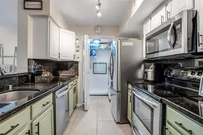 875 Riverside Dr #712, Coral Springs, FL 33071 - Photo 3
