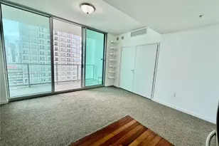 300 S Biscayne Blvd, Miami, FL 33131 - Photo 13