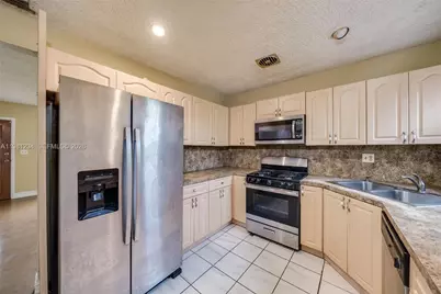 17950 NW 6th Ct, Miami Gardens, FL 33169 - Photo 9