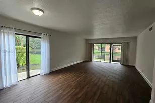 305 Lakeview Dr, Weston, FL 33326 - Photo 3