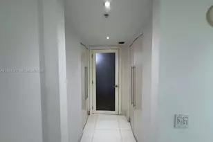 41 SE 5th St, Miami, FL 33131 - Photo 11