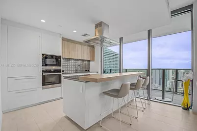 1000 Brickell Plz #2912, Miami, FL 33131 - Photo 5