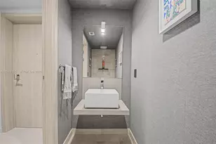 1000 Brickell Plaza, Miami, FL 33131 - Photo 3