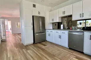 8040 Tatum Waterway Dr, Miami Beach, FL 33141 - Photo 7
