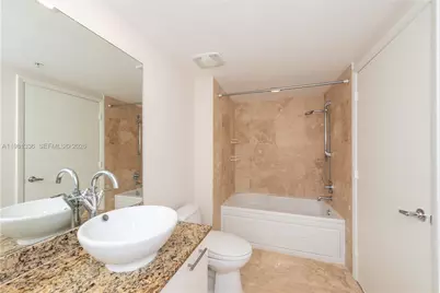 41 SE 5th St #804, Miami, FL 33131 - Photo 13