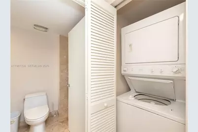41 SE 5th St #804, Miami, FL 33131 - Photo 11