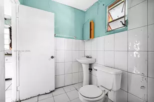 2415 NW 15th St, Miami, FL 33125 - Photo 23