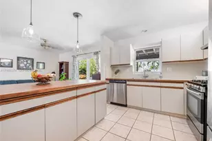 18044 SW 89th Pl, Palmetto Bay, FL 33157 - Photo 9
