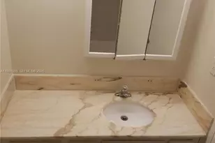 5401 Collins Ave, Miami Beach, FL 33140 - Photo 19