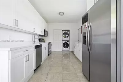 10845 Peachtree Dr #10845, Miami, FL 33161 - Photo 19