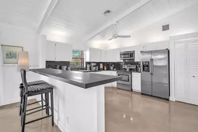 211 SW 87th Ter, Plantation, FL 33324 - Photo 9