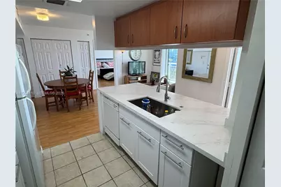 816 NW 11th St #1108, Miami, FL 33136 - Photo 5