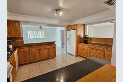 2885 Cambridge Rd, Lake Worth, FL 33462 - Photo 5