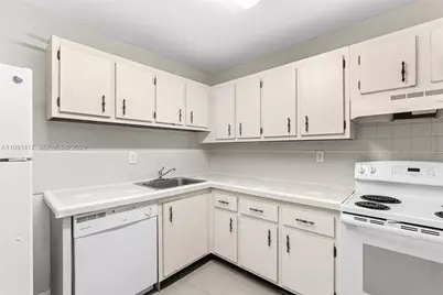 7825 Camino Real #J-111, Miami, FL 33143 - Photo 9