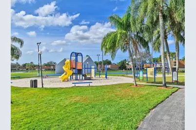 1663 E Harmony Lake Cir #., Davie, FL 33324 - Photo 35