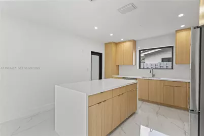 921 W 50th Pl, Hialeah, FL 33012 - Photo 9