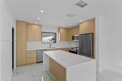 921 W 50th Pl, Hialeah, FL 33012 - Photo 5