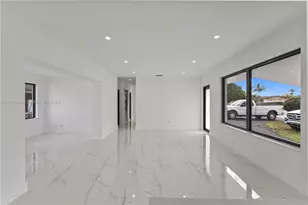 921 W 50th Pl, Hialeah, FL 33012 - Photo 15