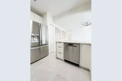 8052 NW 198th St, Hialeah, FL 33015 - Photo 7