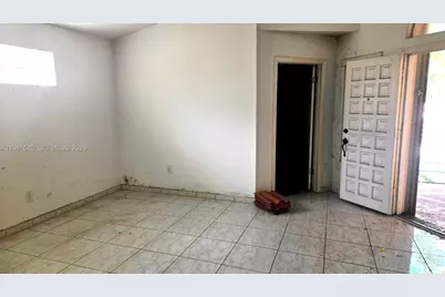 15153 NW 89th Pl, Miami Lakes, FL 33018 - Photo 5