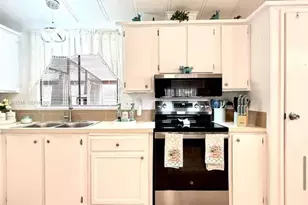 215 Laurelcrest Cir Valrico, Brandon, FL 33594 - Photo 13