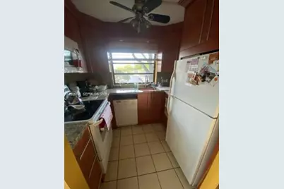 1100 Colony Point Cir #201, Pembroke Pines, FL 33026 - Photo 19