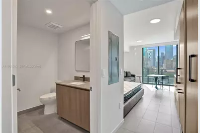 121 NE 5 St #801B, Miami, FL 33132 - Photo 3