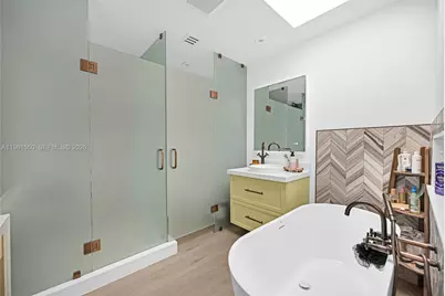 9300 E Calusa Club Dr, Miami, FL 33186 - Photo 17