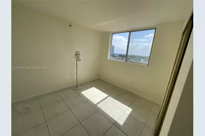 1700 NW N River Dr #901, Miami, FL 33125 - Photo 7