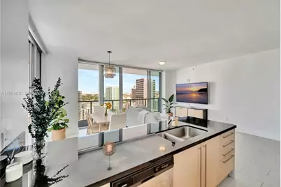 79 SW 12th St #2201-S, Miami, FL 33130 - Photo 3