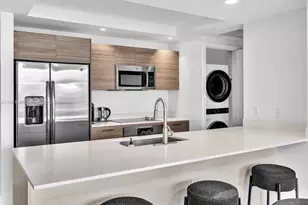 121 NE 34th St, Miami, FL 33137 - Photo 37