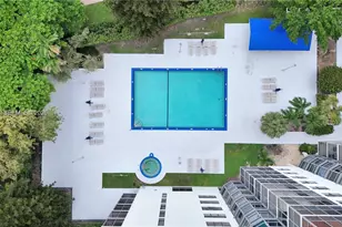 20100 W Country Club Dr, Aventura, FL 33180 - Photo 21