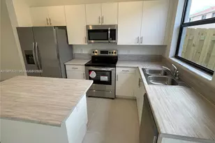 969 NE 211th St, Miami, FL 33179 - Photo 3