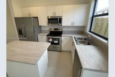 969 NE 211th St #969, Miami, FL 33179 - Photo 3