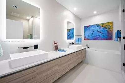 121 NE 34th St #PH3204, Miami, FL 33137 - Photo 13