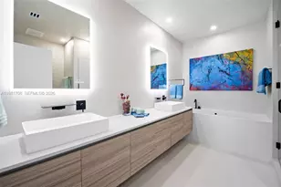 121 NE 34th St, Miami, FL 33137 - Photo 13