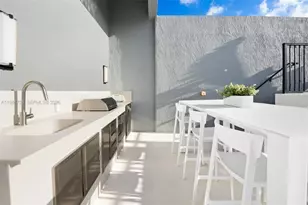 121 NE 34th St, Miami, FL 33137 - Photo 9