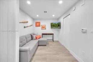 16385 Biscayne Blvd, North Miami Beach, FL 33160 - Photo 19