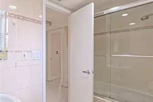 20300 W Country Club Dr, Aventura, FL 33180 - Photo 31