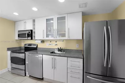 275 NE 18th St #808, Miami, FL 33132 - Photo 9