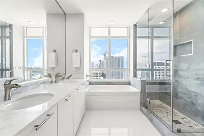 950 Brickell Bay Dr #4710, Miami, FL 33131 - Photo 13