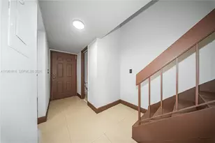 10710 NW 7th St, Miami, FL 33172 - Photo 7