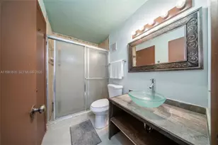 10710 NW 7th St, Miami, FL 33172 - Photo 13