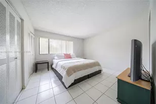 10710 NW 7th St, Miami, FL 33172 - Photo 9