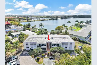 900 Crystal Lake Dr #2B, Deerfield Beach, FL 33064 - Photo 1