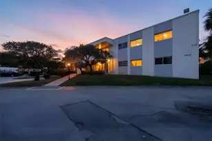 900 Crystal Lake Dr, Deerfield Beach, FL 33064 - Photo 27