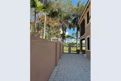 2757 Center Ct Dr #1-20, Weston, FL 33332 - Photo 7